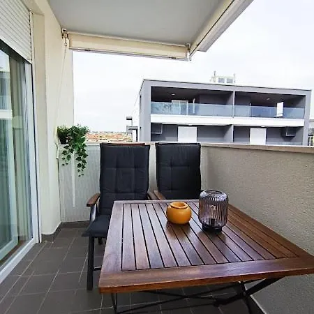 Teal Apartment-free Garage Parking 아파트 *