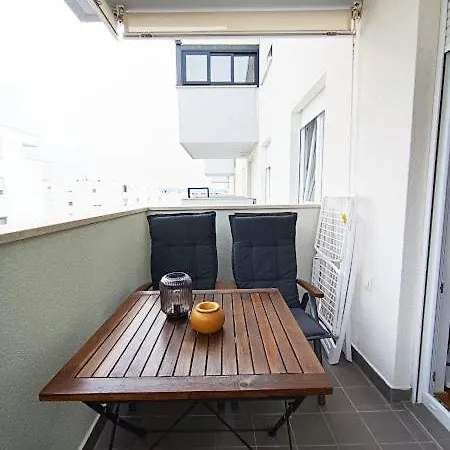 Teal Apartment-free Garage Parking 아파트