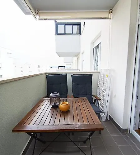 Teal Apartment-free Garage Parking Apartment