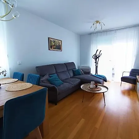 Apartment Teal Apartment-free Garage Parking *
